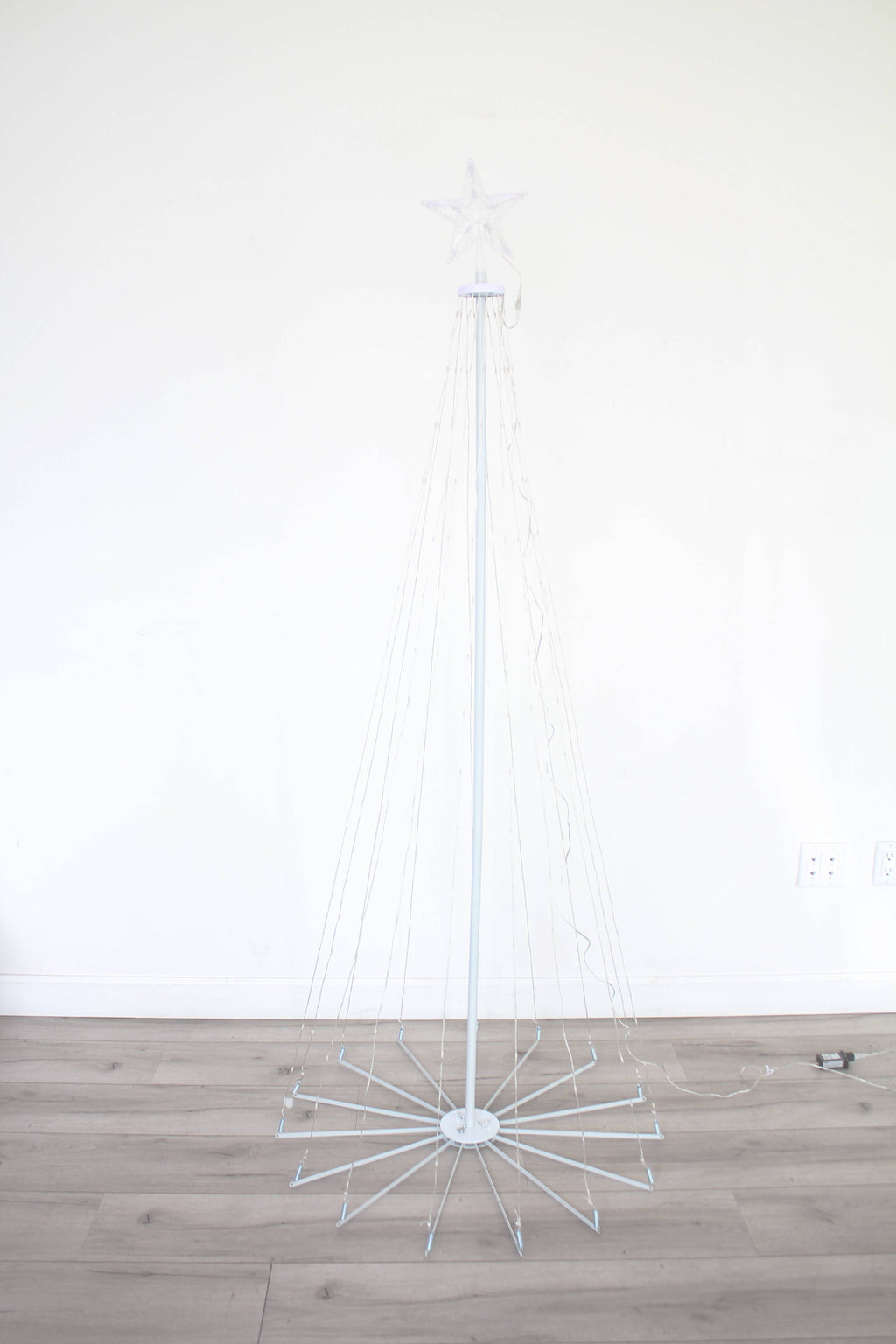 7ft Tree Light Outdoor w/ Star - Warm White