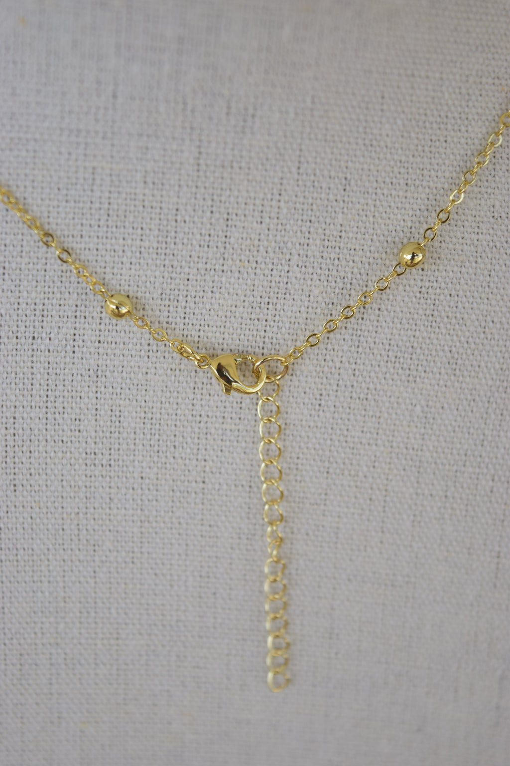 Your a pearl necklace in gold