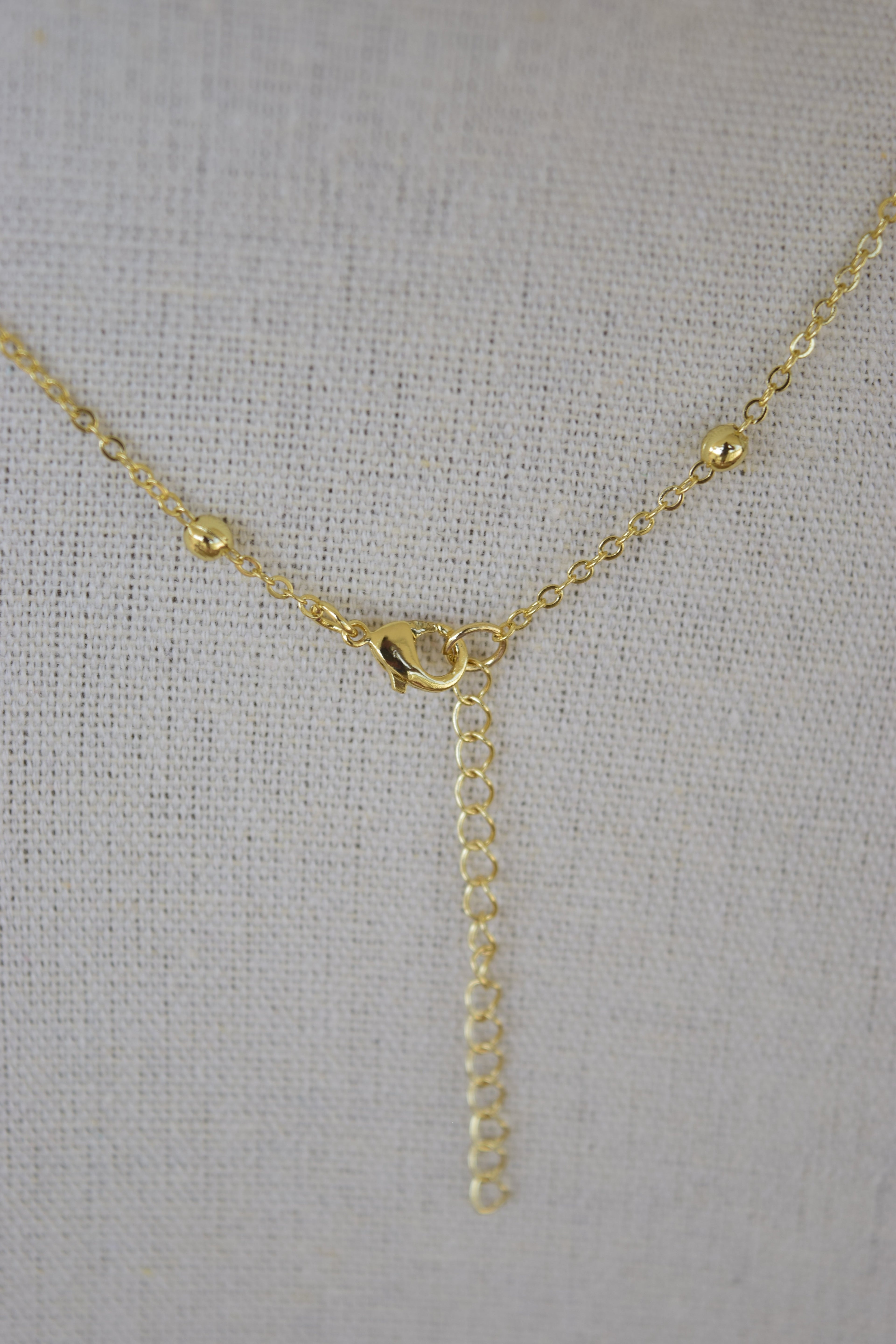 Your a pearl necklace in gold